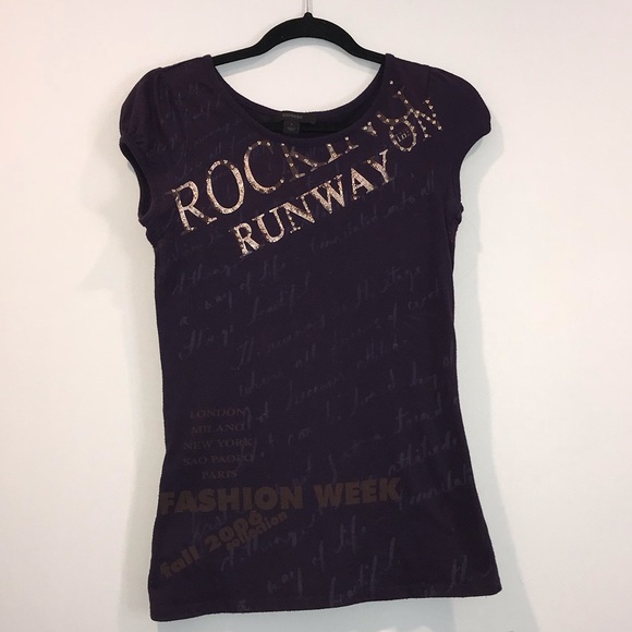 Rockin on the runway graphic tee - Picture 2 of 4